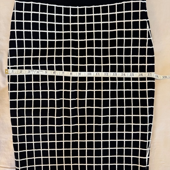 Akris Punto Black & White Grid Knit Pencil Skirt – Size 8 - Picture 8 of 11